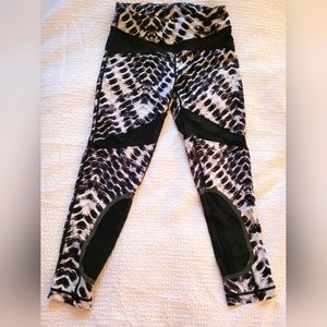 Saucony running/workout leggings-large